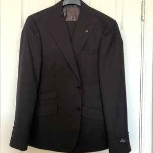 Suitor Burgundy Solid Suit